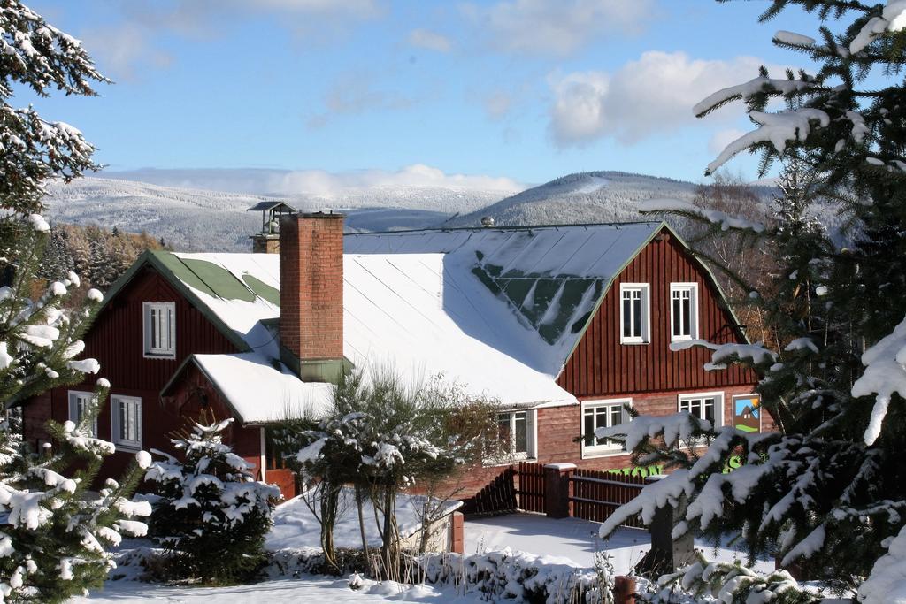 Rodinny Hotel Kaiser Desná Eksteriør billede