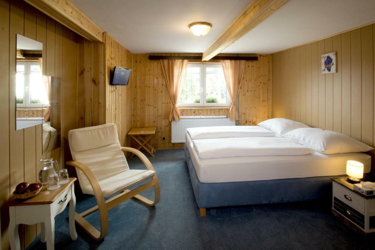 Rodinny Hotel Kaiser Desná Eksteriør billede