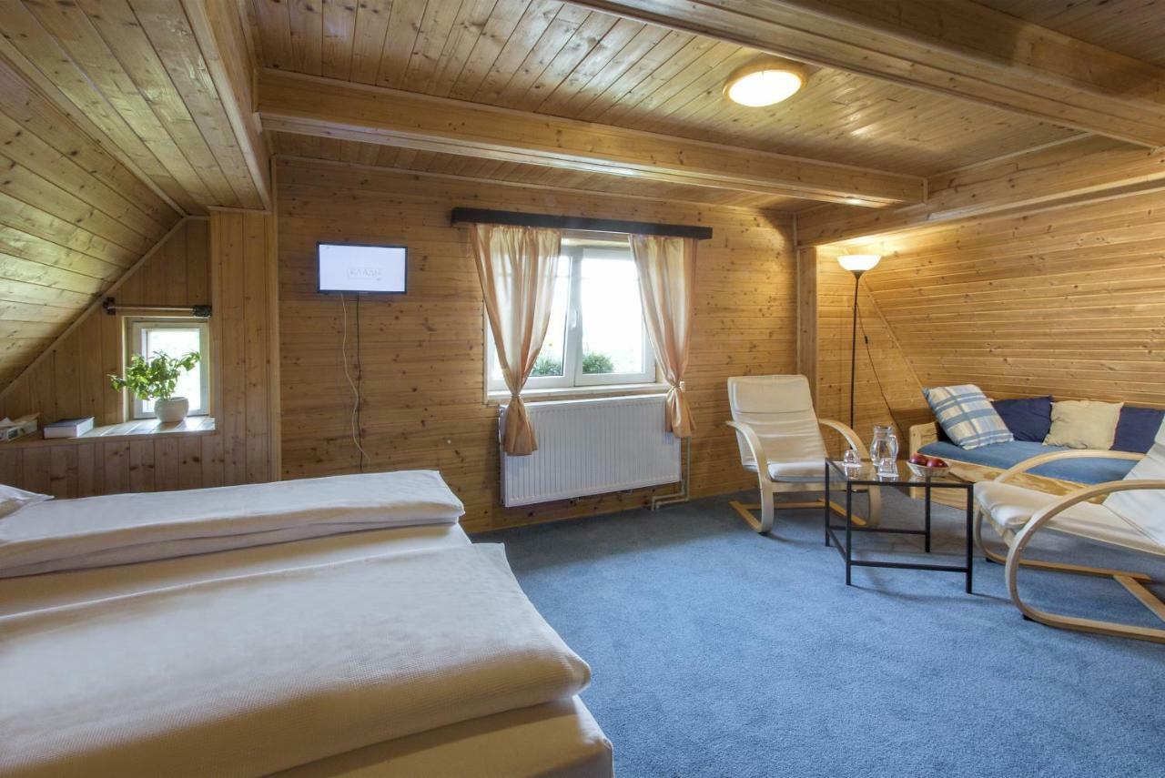 Rodinny Hotel Kaiser Desná Eksteriør billede