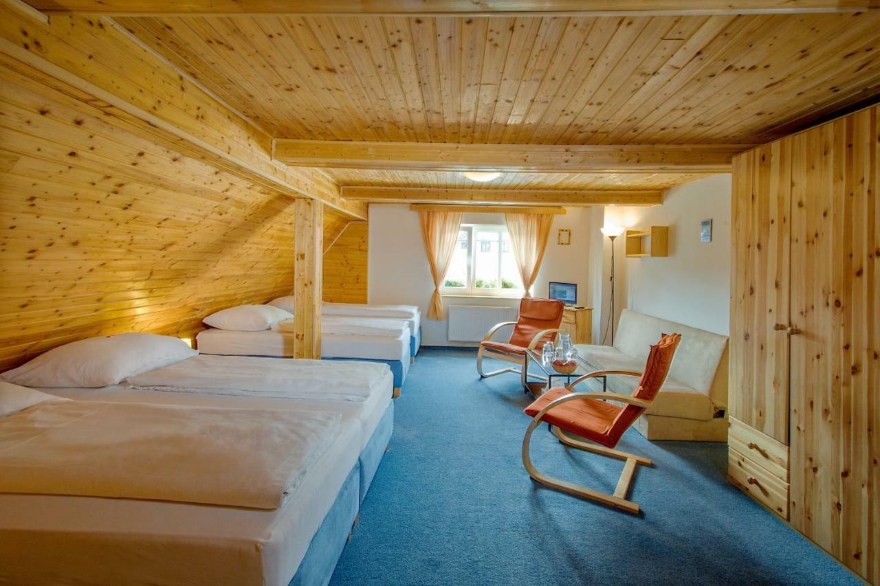 Rodinny Hotel Kaiser Desná Eksteriør billede